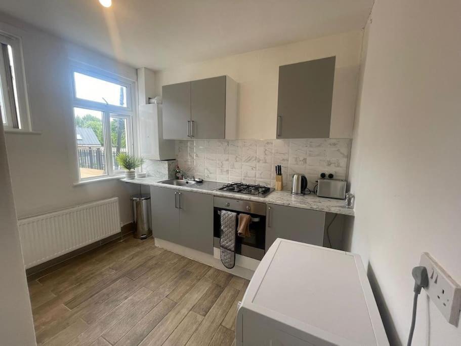 Lovely 2 Bed On Tower Bridge London Eksteriør billede